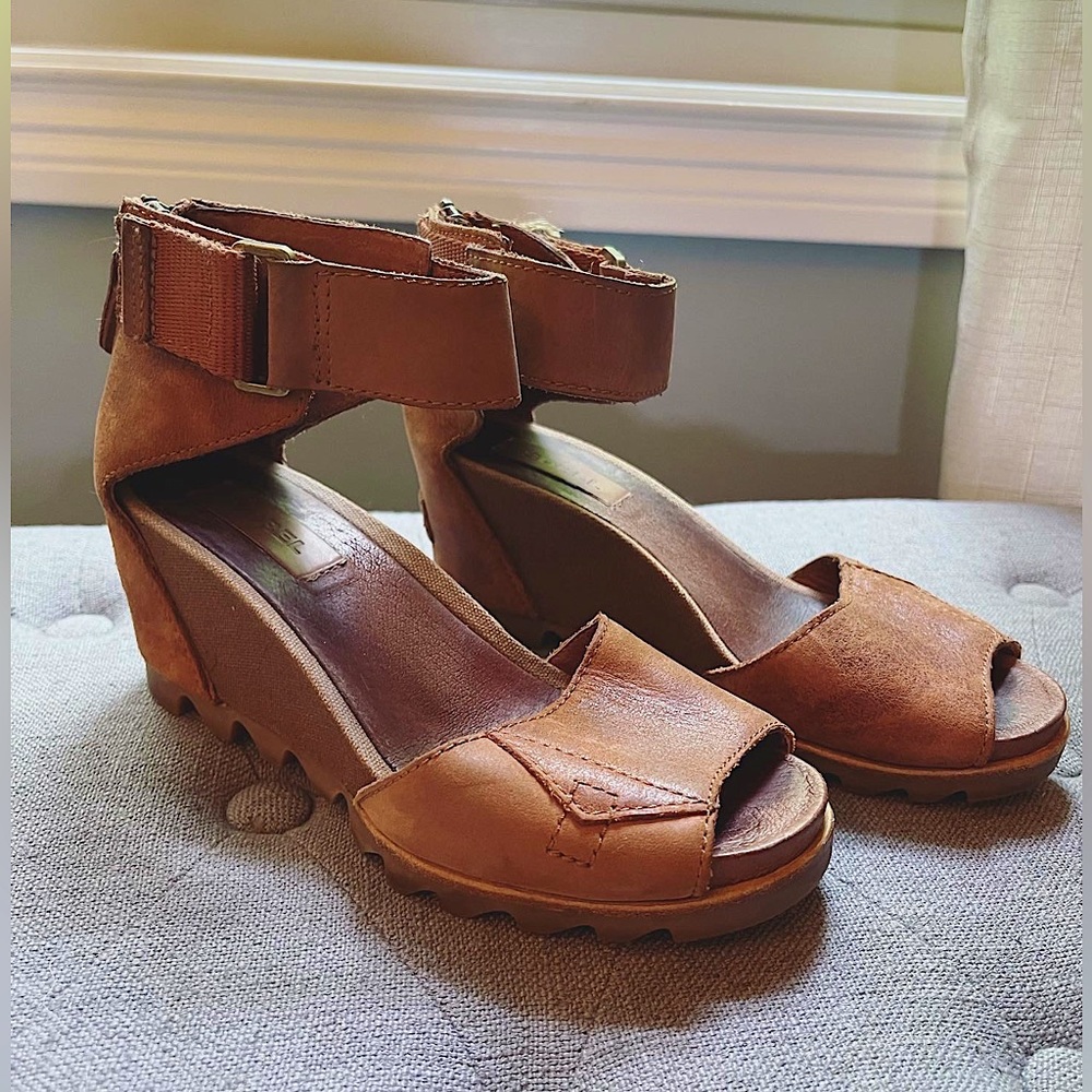 Sorel Joanie sandals